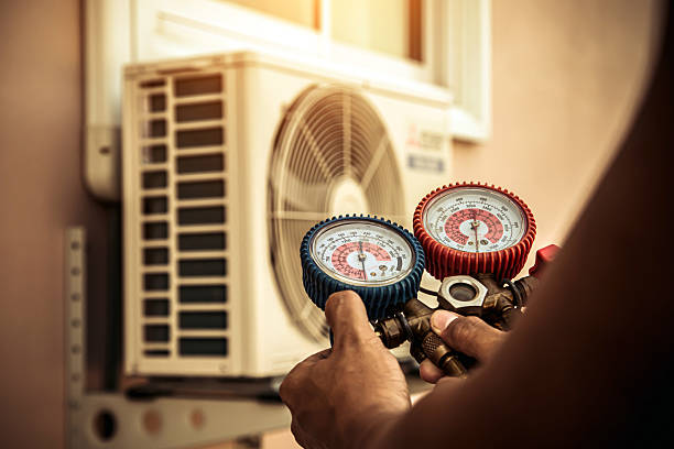 Professional Hvac technician working in Wewahitchka, FL
